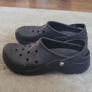 CROCS | Shoes | Crocs Ag Black Size 2 | Poshmark display picture 3